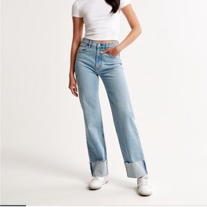Abercrombie & Fitch 90s high res relaxed Jean. Medium shade cuffed hem. Size 26